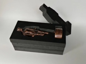  Custom Cutting Eva Foam Packaging Inlay for Bronze Statue	